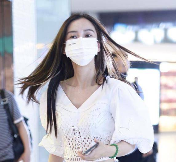 好身材|杨颖这一身又纯又时尚,镂空露肚脐一样不落,是纯欲风没错了