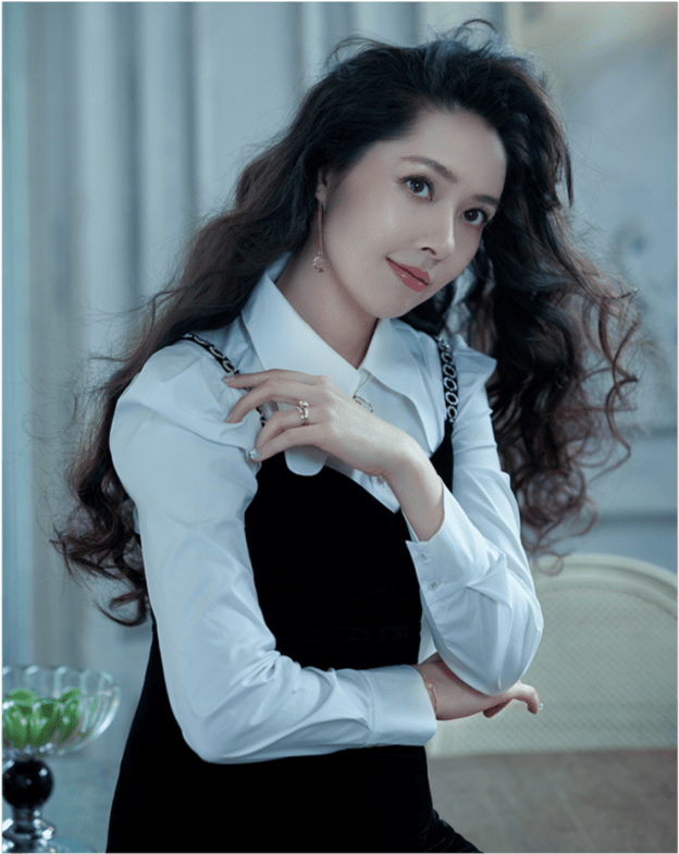 向太生|郭碧婷怀二胎了？带女儿游玩腹部凸起明显，曾答应向太生三个孩子！