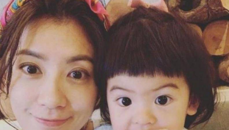 贾静雯|波妞“后来居上”，颜值超过姐姐咘咘，如今越长越像妈妈贾静雯