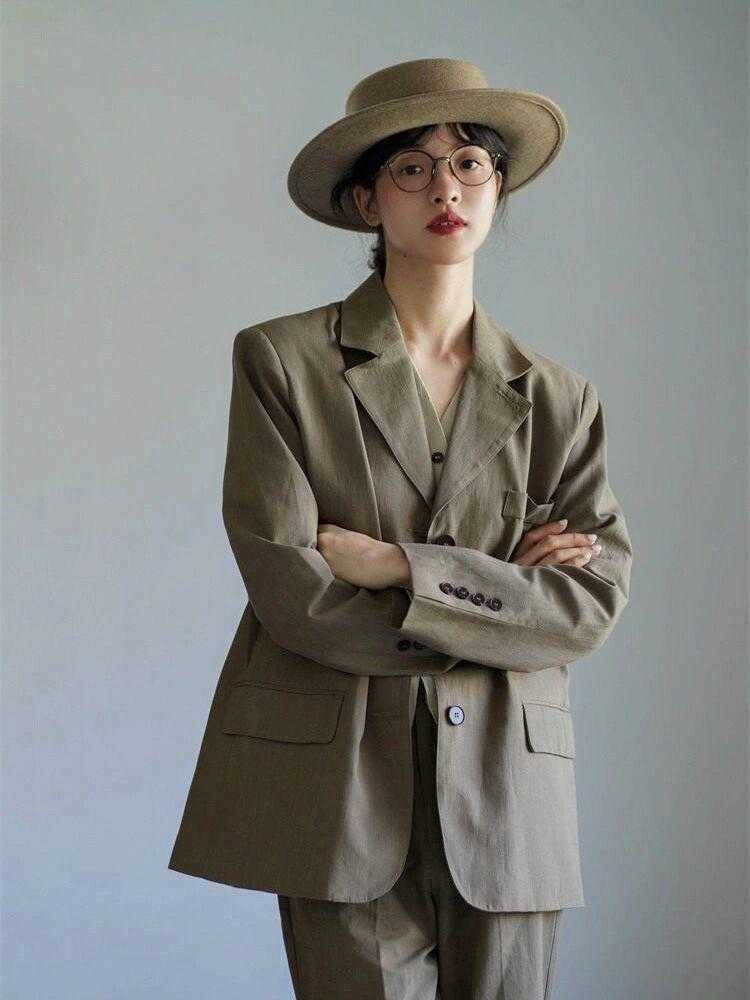 披肩|入秋后不要乱搭配，今年流行这几种风格，时髦洋气还保暖