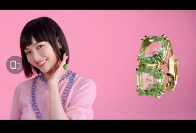 高个子|37岁唐嫣真是装嫩高手!牛仔配抹胸裙少女感爆棚,齐肩短发显脸长