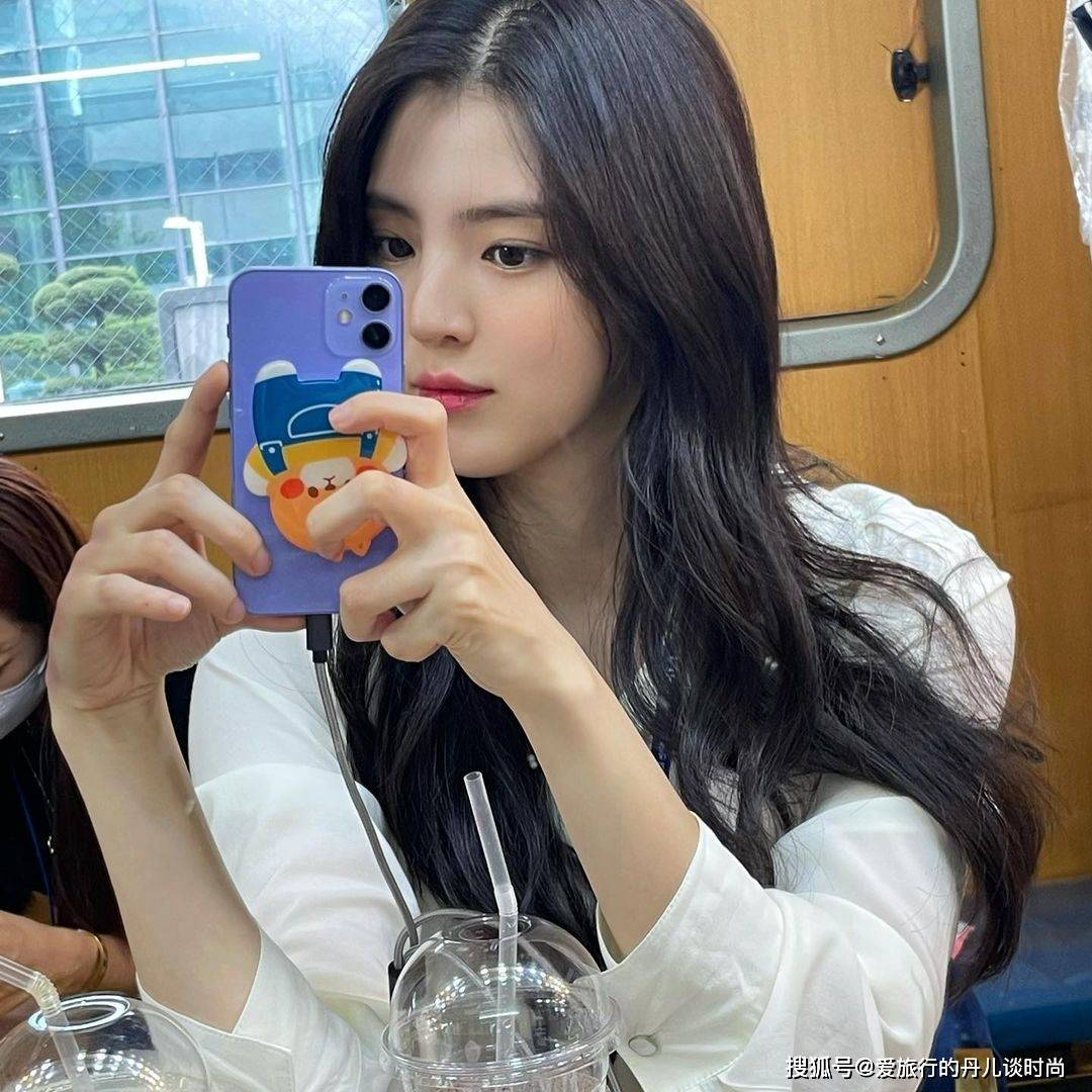 颜色|跟着韩剧《无法抗拒的他》学穿搭，韩素希的时尚减龄穿搭大合集