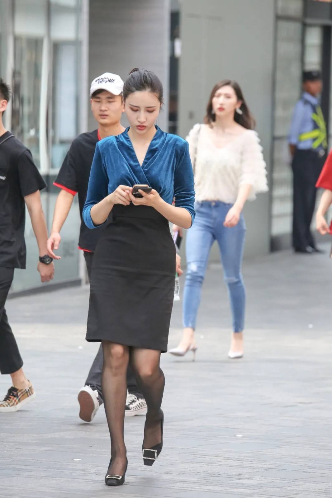 上装|高贵范满满的搭配方案，时髦优雅又精致，散发出一抹典雅气息