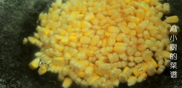 做法|懒人早餐，1根玉米1个鸡蛋简单一搅，金黄酥脆，大人小孩都爱吃