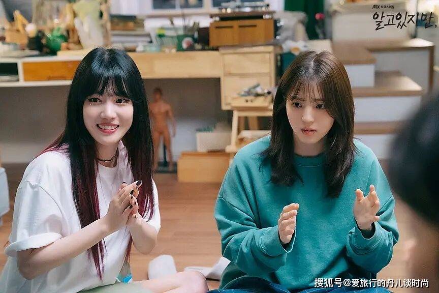 颜色|跟着韩剧《无法抗拒的他》学穿搭，韩素希的时尚减龄穿搭大合集