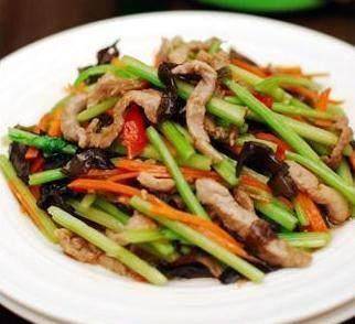 芹菜肉丝炒木耳做法 4b68858e42404fb495c541344c9ae467.jpeg