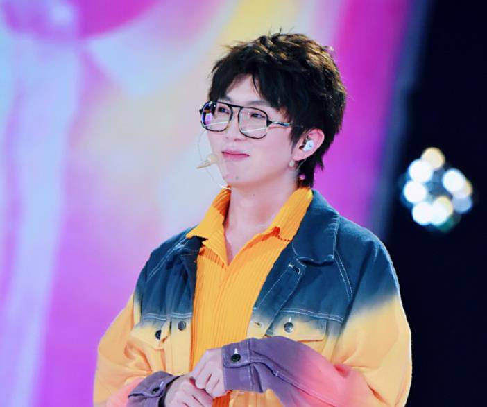 舞台|全新晚会嘉宾将来袭,网传黄子韬会来袭,还有圈内当红恩爱情侣!