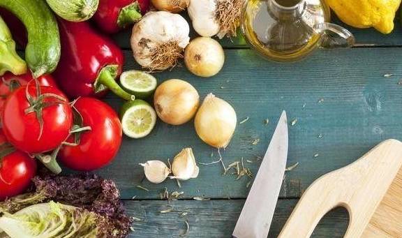 控制|血糖多高算糖尿病？糖尿病人怎么吃怎么动更利降糖？