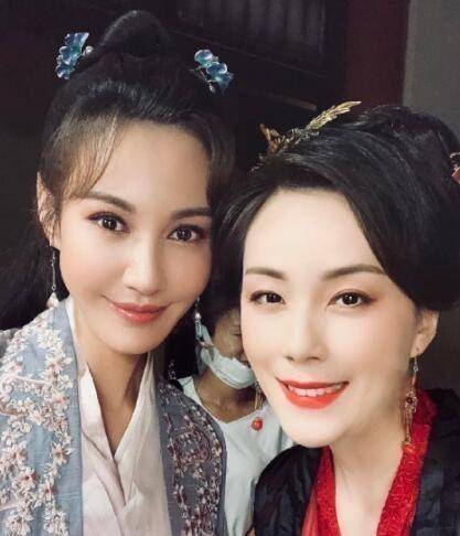 杨雪本就长相明艳,扮演的"江玉燕"集狠辣美艳于一身,成为无数观众心中