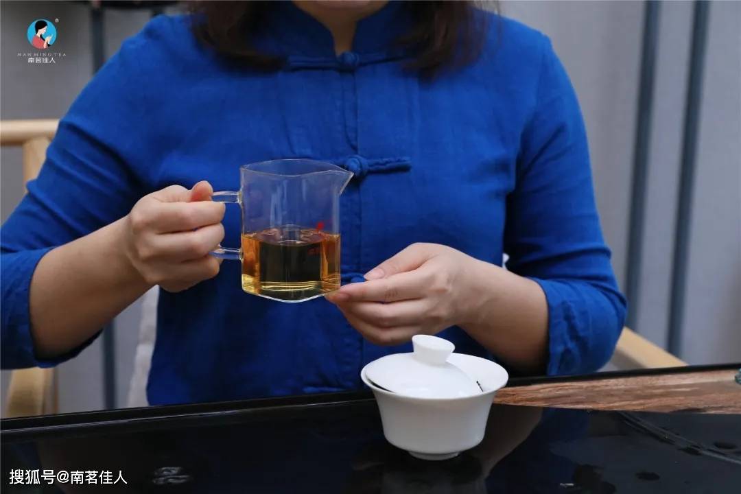 滋味|做旧造假轮到白茶了？这些手段我都看呆了！