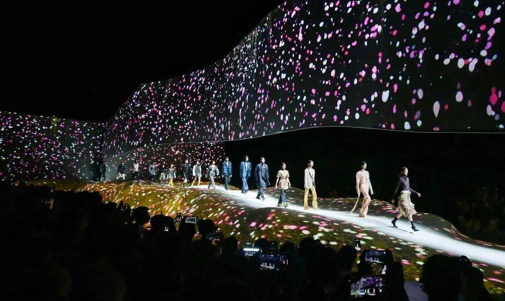 Hunter|每周速报 迪丽热巴成为特步品牌代言人,维密正式进驻京东