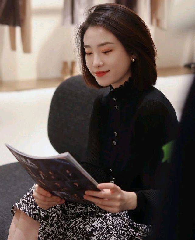 黑色|简洁大方的秋装是首选，简单又好穿，舒适感满分