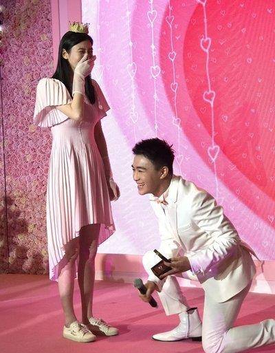 何猷君|奚梦瑶当初说嫁给爱情，如今母亲节高调秀恩爱，怀上二胎双喜临门