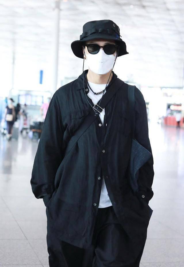 感觉|陈坤的搭配挺简单的，可是一般人穿不出这气质，松垮却不邋遢