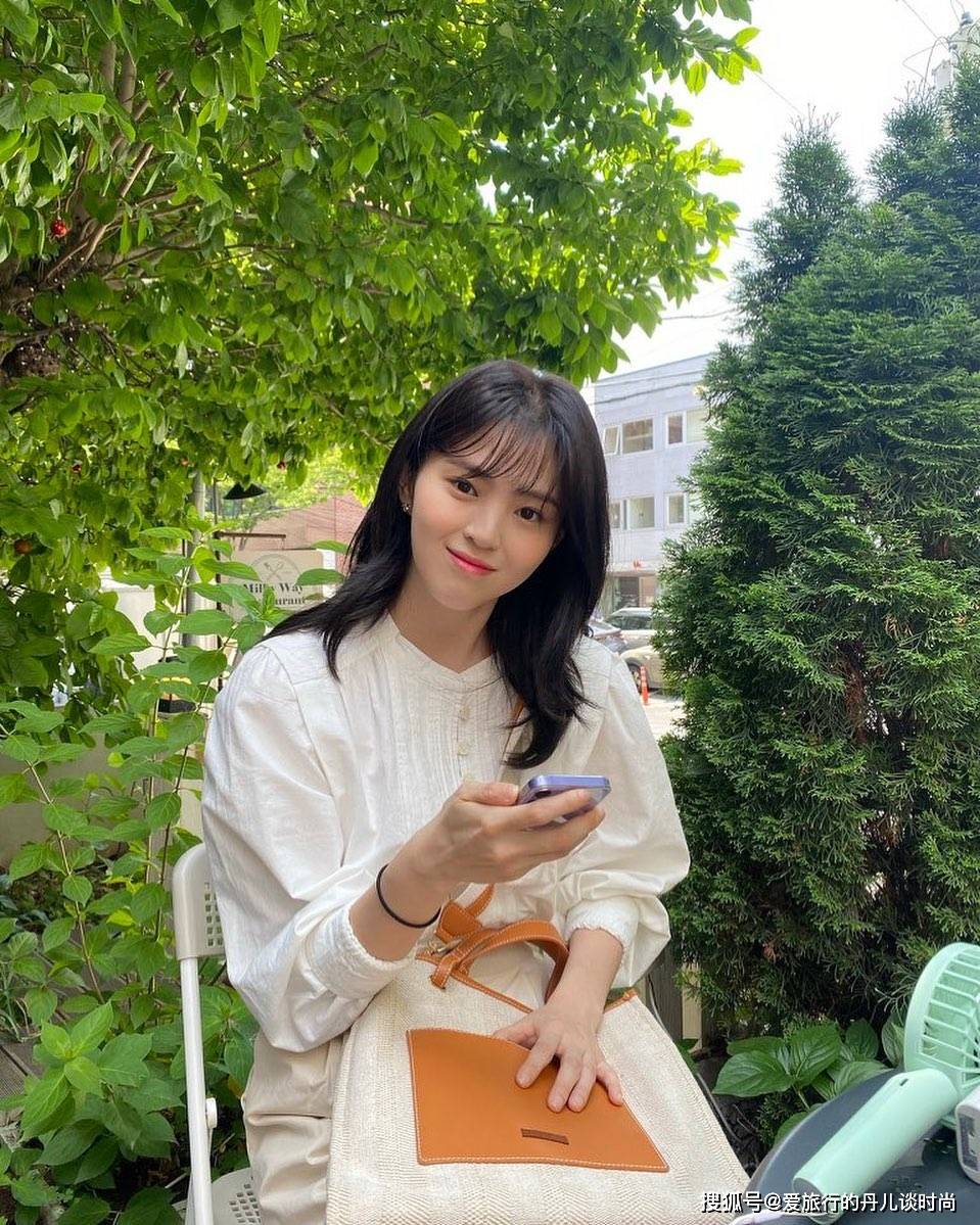 颜色|跟着韩剧《无法抗拒的他》学穿搭，韩素希的时尚减龄穿搭大合集