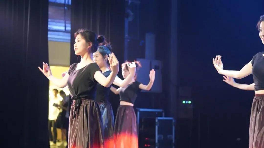 如何准备艺考表演赛 e6d881054b6e4d96b13b916aa1bf5442.jpeg