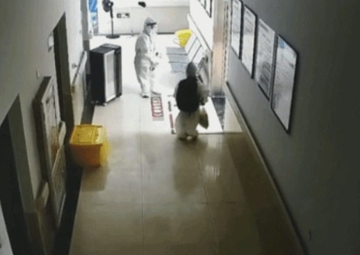 疫情|揪心！4岁儿童穿防护服独自做CT？后续曝光......