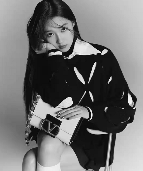 黑色|关晓彤新电影好有国际范!穿古装舞剑又出名场面,演霸气公主超美