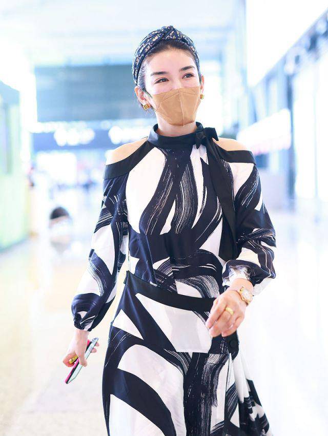 黄奕|黄奕穿“波西米亚”长裙才是真的美，甜美又减龄，尽显度假风情