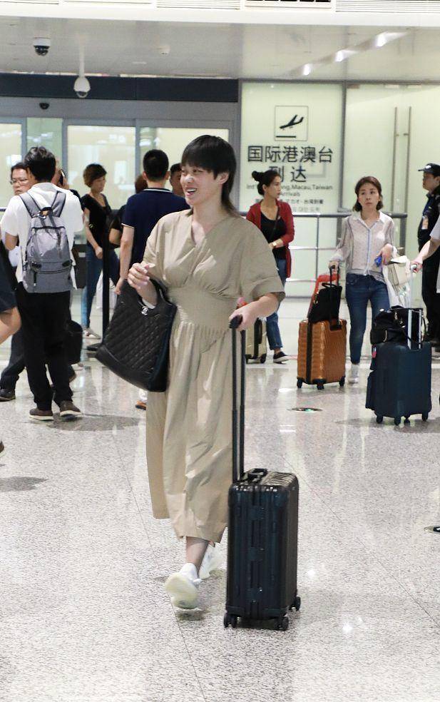 身材|刘翔二婚老婆颜值普通，剪时髦“鲶鱼头”穿连衣裙，也没啥抢眼感