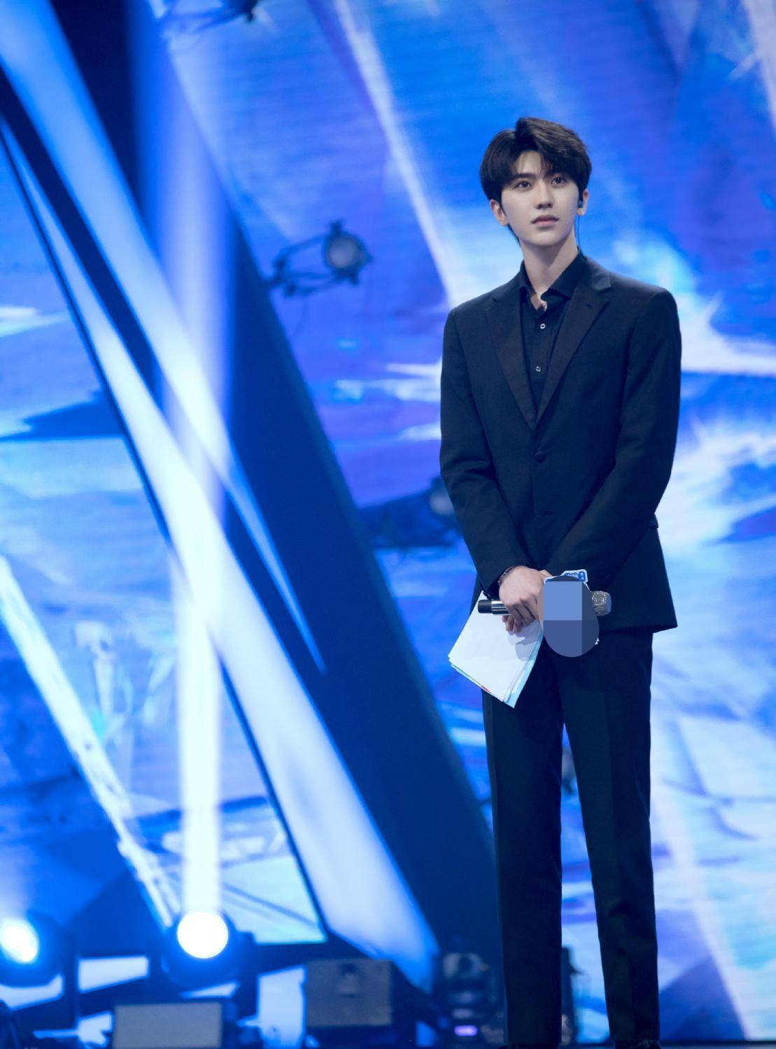 当红|当红男星的衬衣竟是全球独一件？审美独特，网友：只有他能撑起