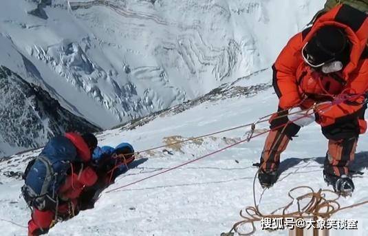 珠峰上的“睡美人”：数百名登山者无人过问，9年后有人做了件事