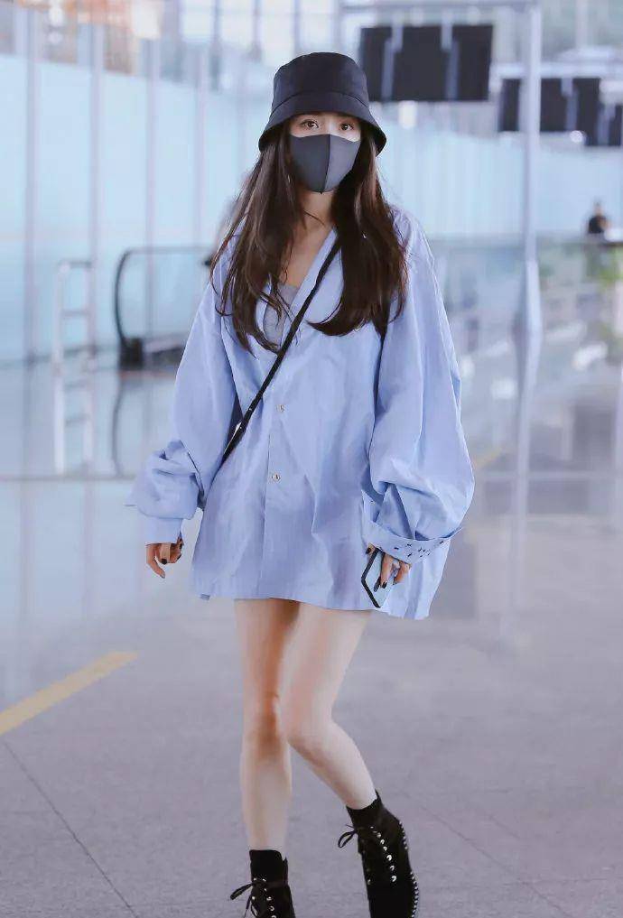 杨幂|杨幂又肆无忌惮秀美腿了!宽松衬衫玩转下衣失踪,小细腿太真实了