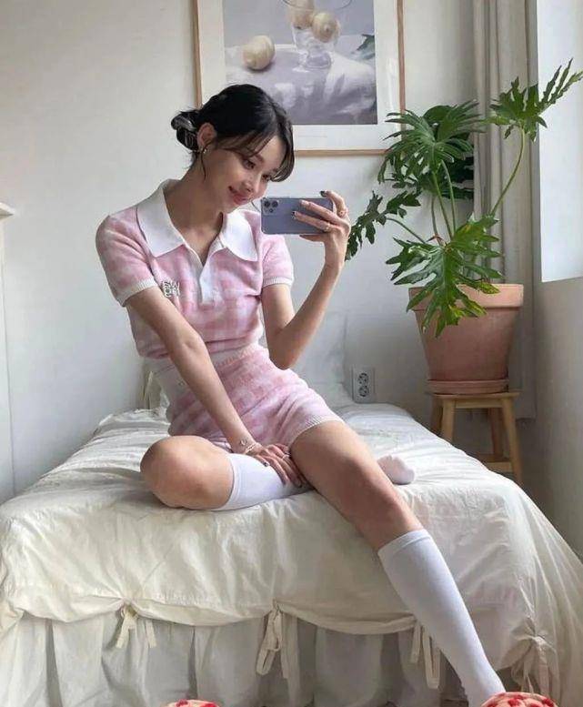 套装|这俩女顶流撞衫,不尴尬吗?