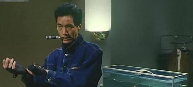 冯远征|搭档梅婷走红，娶大8岁二婚妻子的冯远征，无儿无女却恩爱27年