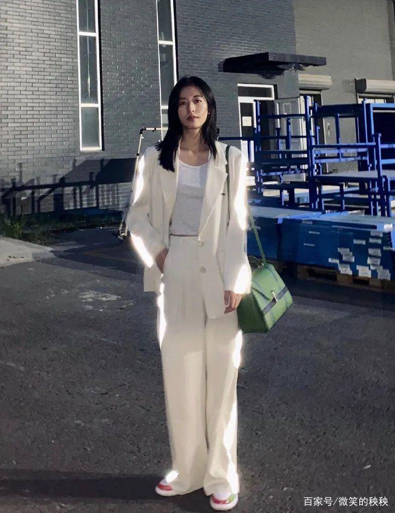 身材|入秋后买裤子，这一款真值得考虑，藏肉又有型