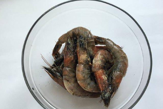 葱花|微波炉版香辣虾，不用油不用水，带壳吃最爽