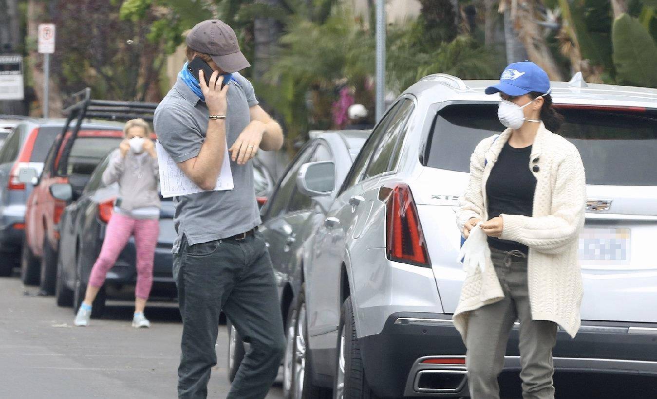 黑色|梅根不做王妃后首露面!上节目颜值明显回春,穿白衬衫更显气质