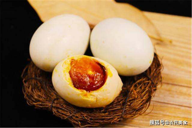 海鸭蛋怎么做菜 b8e0ad18c24a4b5a9b2edf3b23dca63e.jpeg