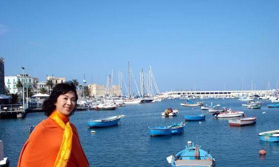 配饰|龚雪人生活得真漂亮，年轻时穿衣经典不过时，老年穿衣也时髦洋气