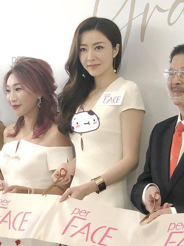 黑色|熊黛林的身材真让人羡慕，就算穿拖地的裙子，也藏不住大长腿