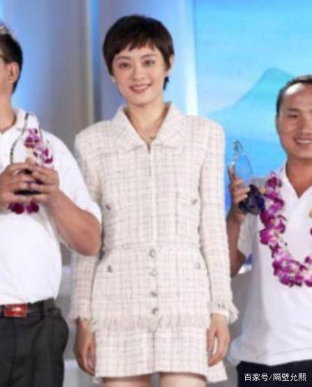 身材|38岁孙俪状态也太好了，穿浅白色小香风少女感满满，笑起来很甜美
