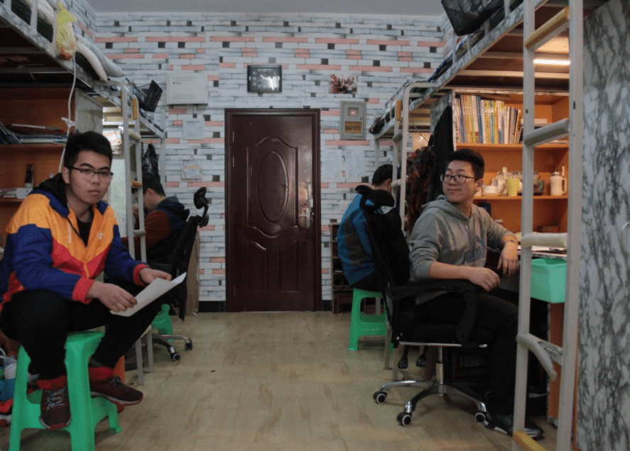 蓝小格大学宿舍生活日常 0e50dc28c80e47d0965ca2252ec5629b.png