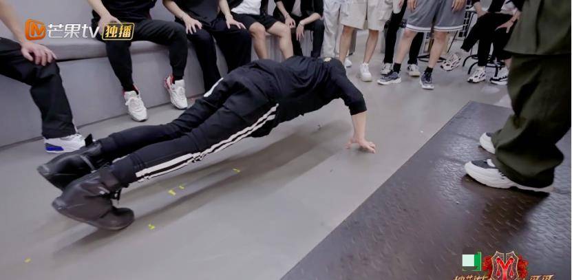 布瑞吉|《披荆斩棘的哥哥》绝活交流大会,陈小春剪发但没完全剪笑翻众人