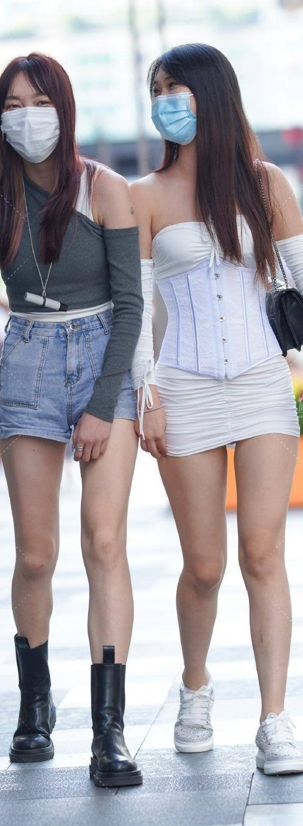 颜色|穿“无痕”瑜伽裤的女神，职业女性那种独有的成熟稳重，减龄单品