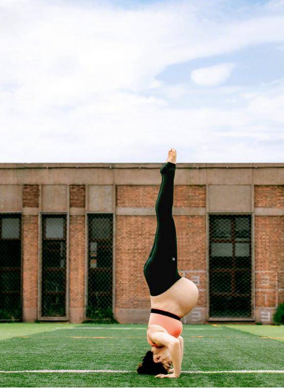 身材|刘璇再上热搜竟因怀孕挺着大肚子，还敢玩倒立，这身材也是绝了