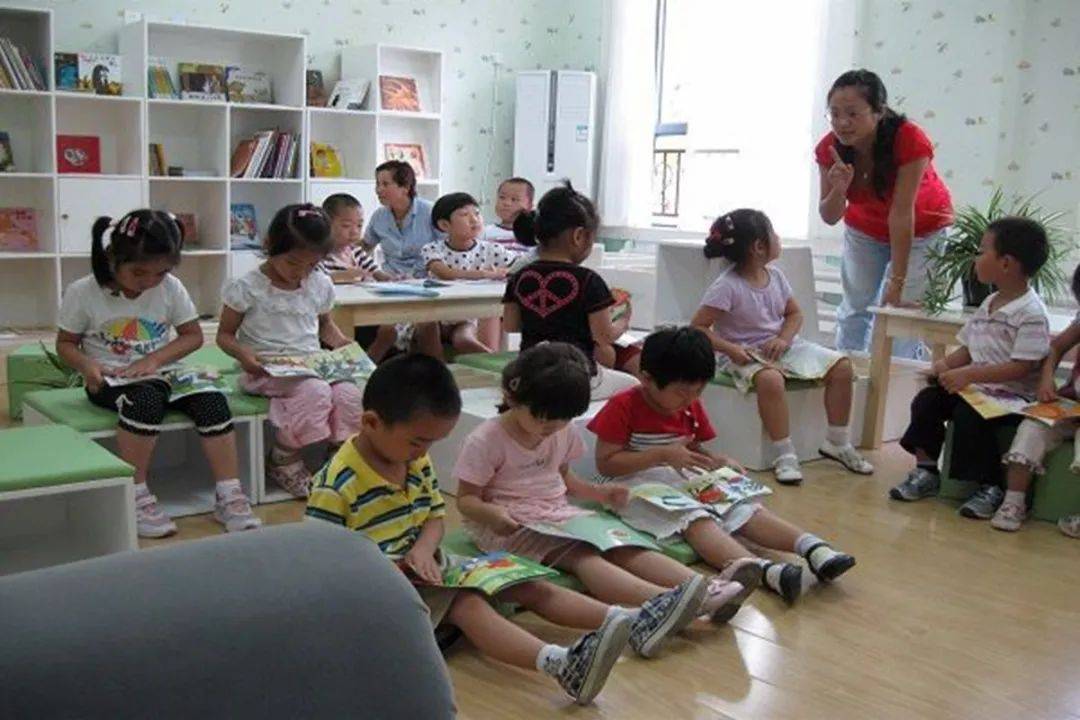 经济|为防幼儿园老师探查家庭情况，宝妈剪掉孩子衣服标签，有必要吗？