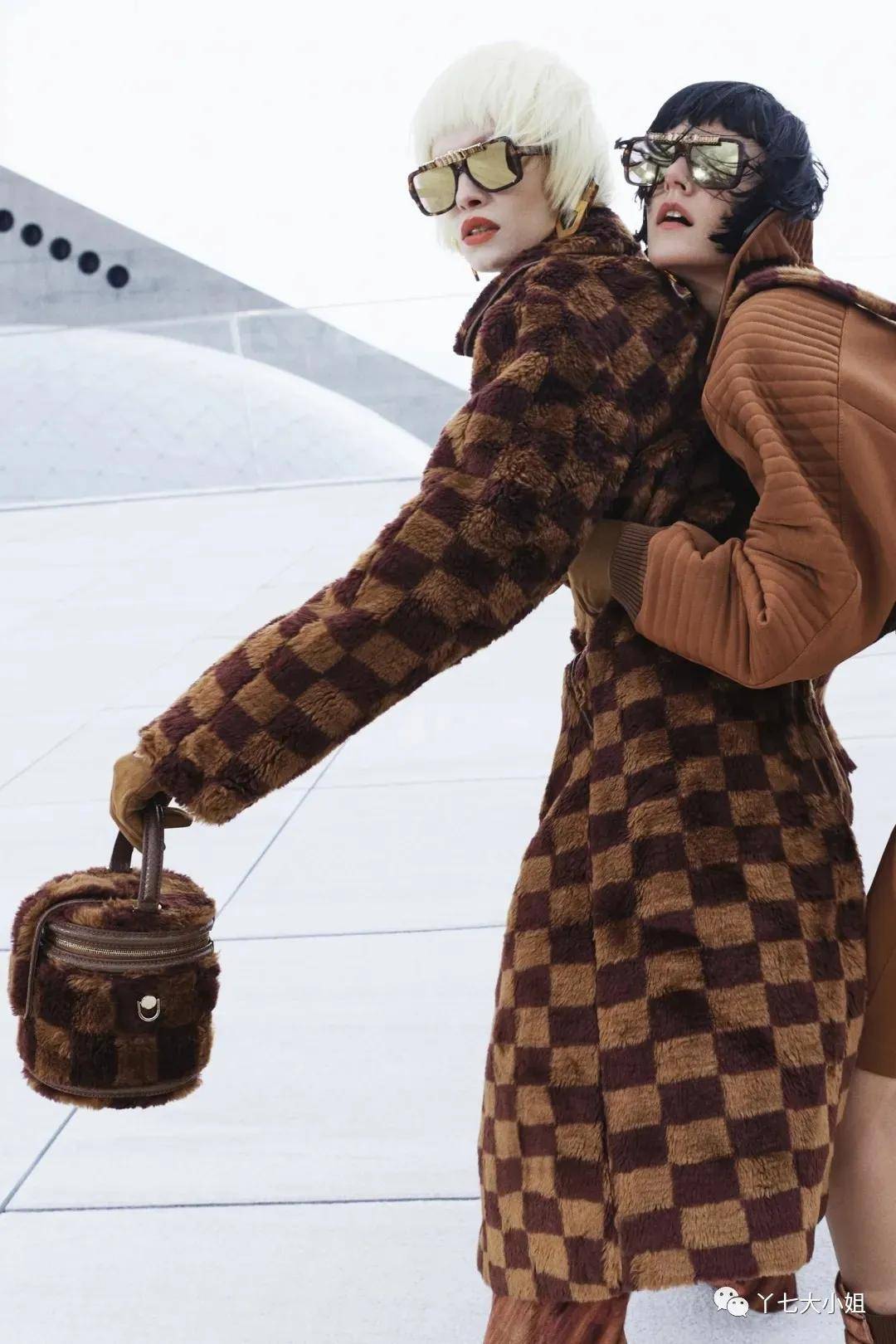 丁香紫|今天秋冬,一定要pick这两个颜色:丁香紫+市区褐