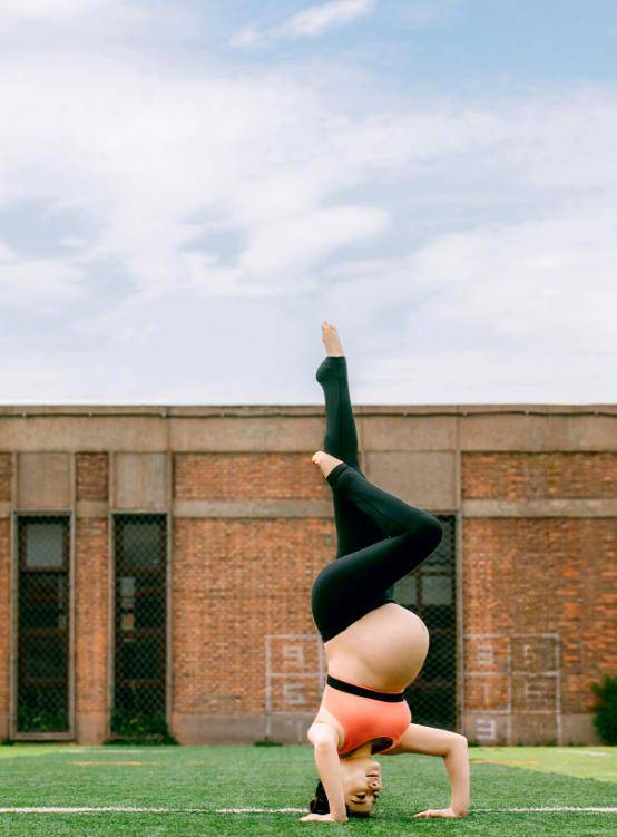 身材|刘璇再上热搜竟因怀孕挺着大肚子，还敢玩倒立，这身材也是绝了