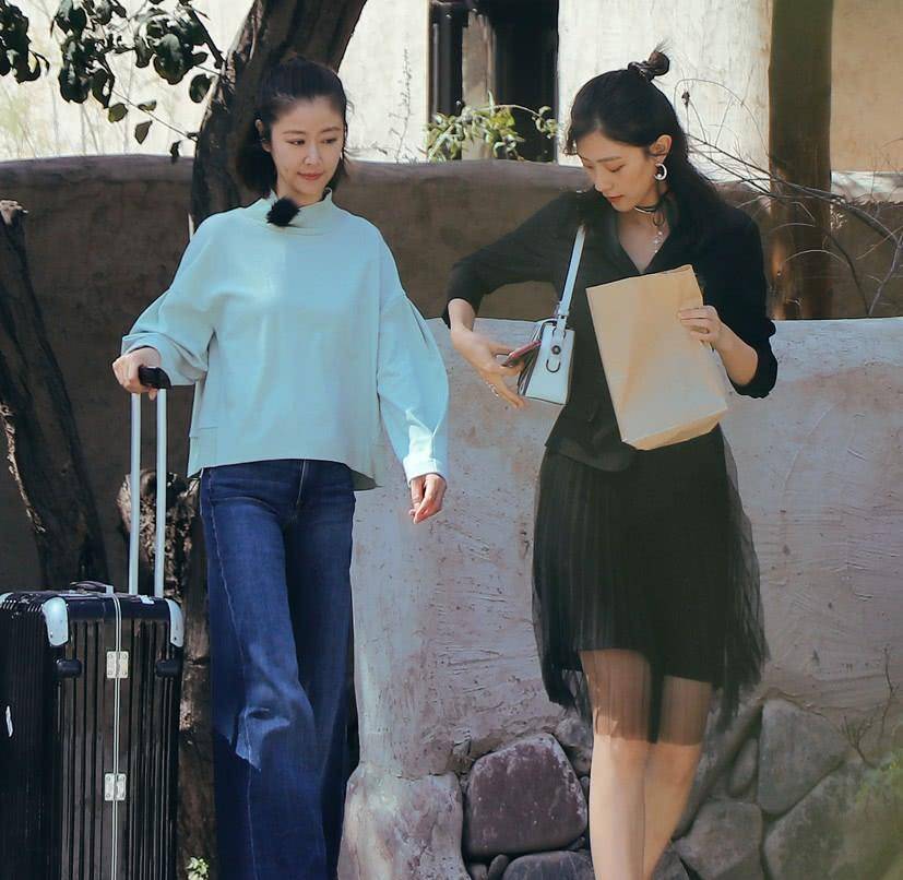 客人|林心如穿阔腿裤嫩成20岁，却被旁边的客人抢镜，不考虑出道吗？