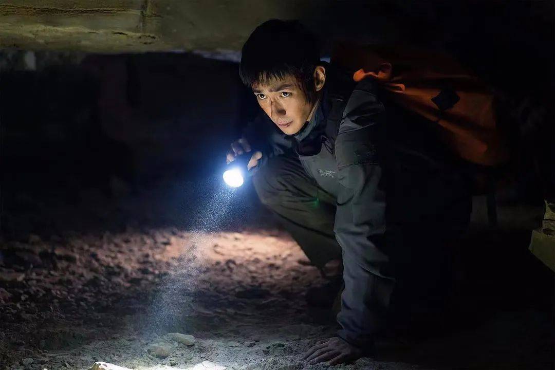 国产|中秋档扛靶子扑了?两天仅收5500万被打一星的朱一龙灾难新片,真有那么＂灾难＂吗