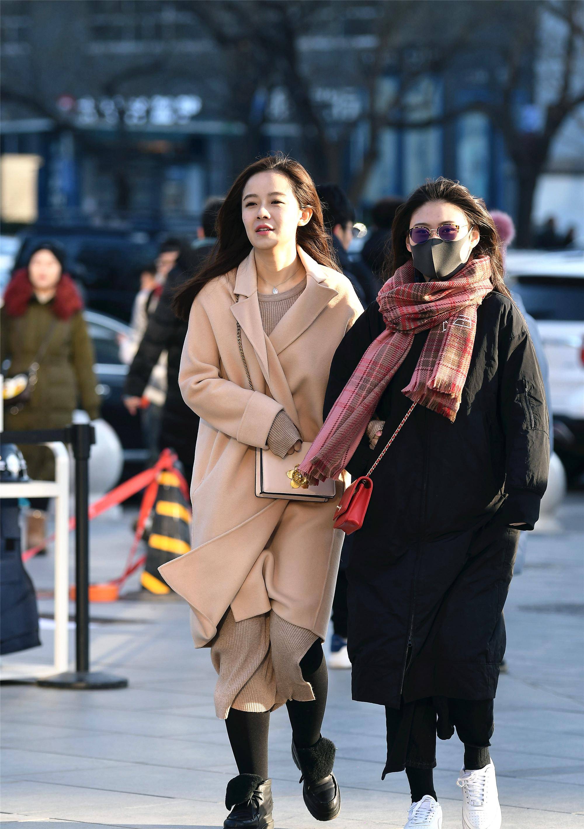 身材|冬天依旧有逛街的热情，特别是约上闺蜜