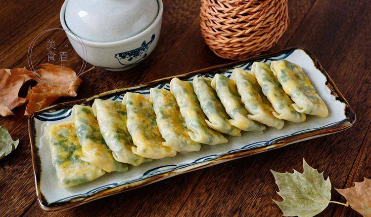 盒子|韭菜盒子新做法,不和面不揉面,煎2分钟出锅,外焦里嫩皮薄馅大