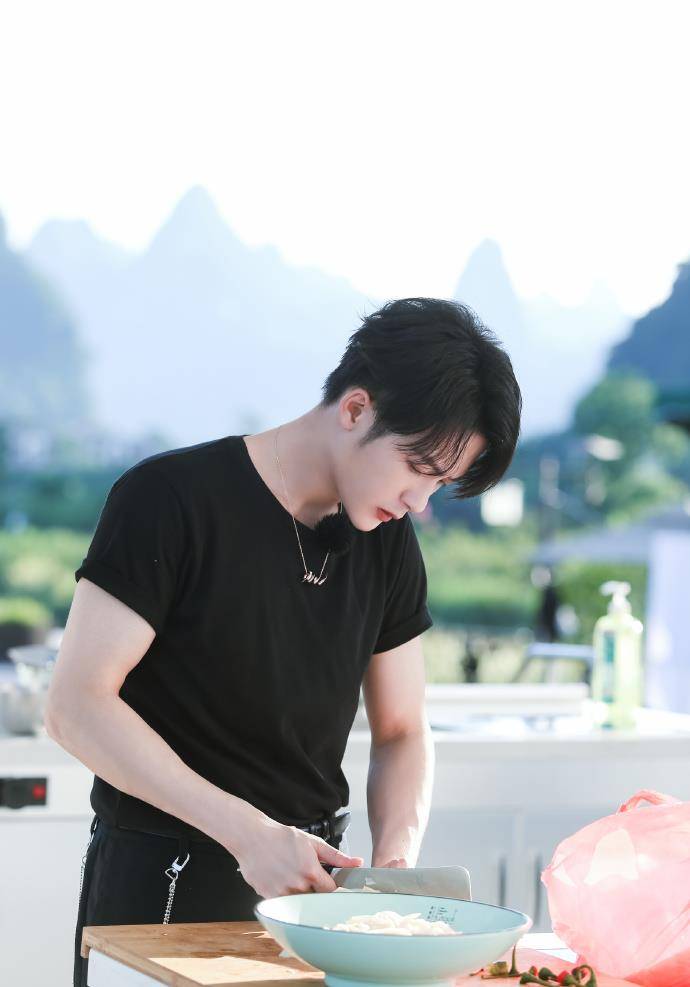 名字|檀健次叫错宁静名字，无视黄晓明和林大厨打圆场，情商有待提高