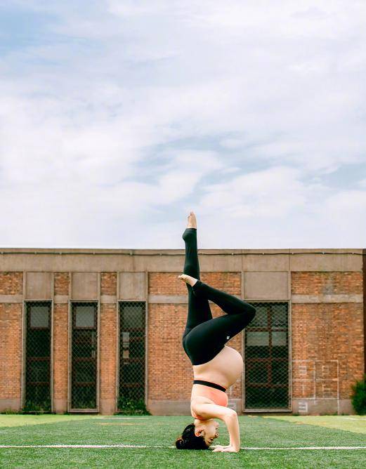 身材|刘璇再上热搜竟因怀孕挺着大肚子，还敢玩倒立，这身材也是绝了