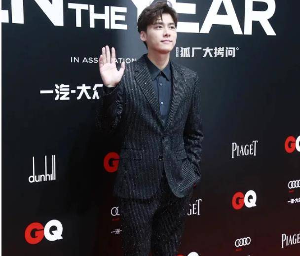 男星|GQ盛典男星比帅：李易峰蔡徐坤抗住魔鬼打光，杨洋出场牌面大